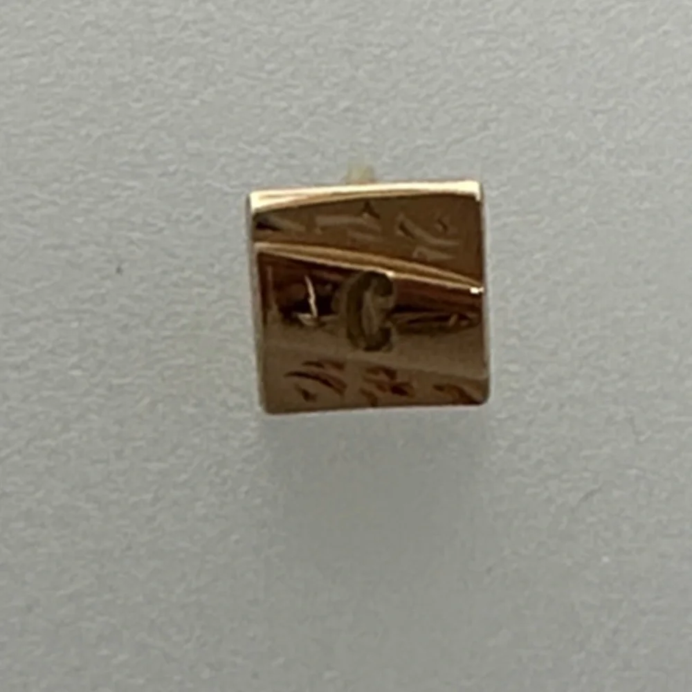 Elegant Gold Brooch
